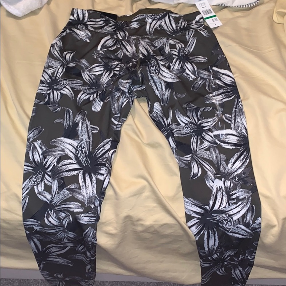 Floral crop leggings